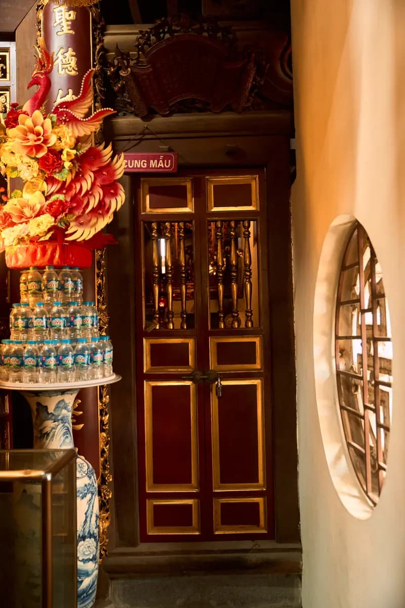 Hậu cung Mẫu Thủ Đền